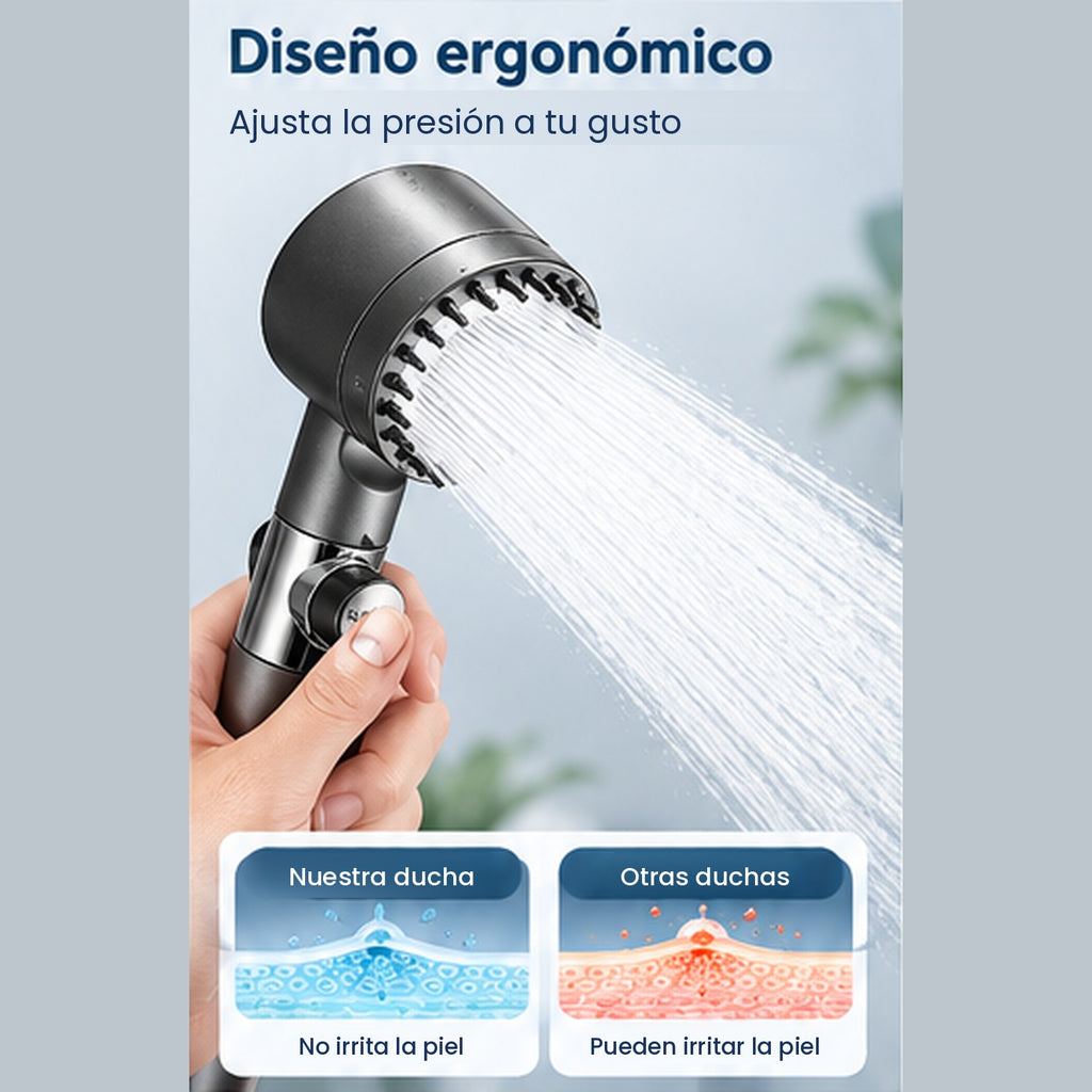 Mano sujetando el cabezal Nubea con el agua saliendo